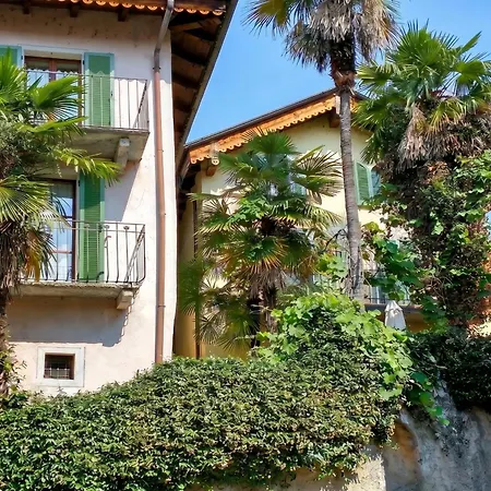 Al 25 - A House In The Square A Walk From The Hébergement de vacances Belgirate