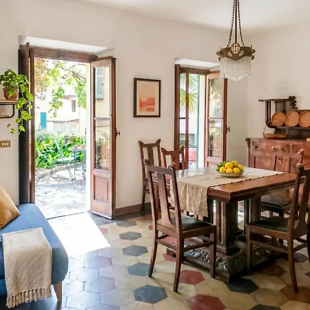 Hébergement de vacances Al 25 - A House In The Square A Walk From The Belgirate