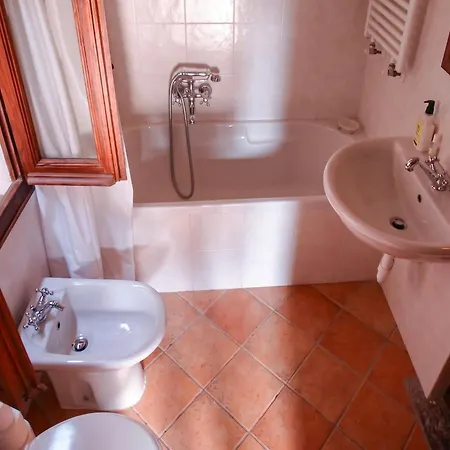 Hébergement de vacances Al 25 - A House In The Square A Walk From The